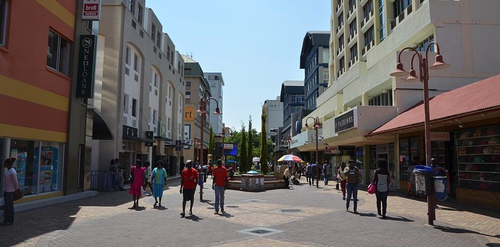 Windhoek_-_Namibie_-_panoramio